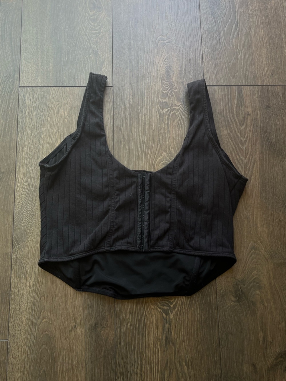 No Boundaries Structured Cropped Tank Top - Picture 2 of 8